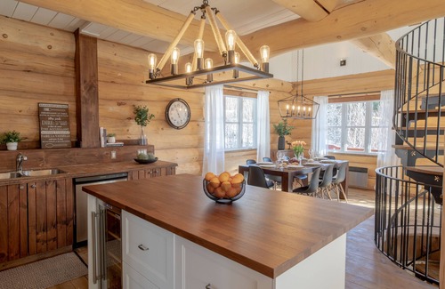 Saint-Faustin-Lac-Carre Ski Chalet | Breathtaking log house w/HotTub - Winter paradise