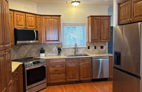 Divide House | Breathtaking Mountain View!~Spa!~Gourmet Kitchen!~Sleeps 6+Best Location!
