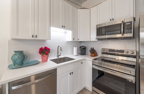 Hermosa Beach Apartment | Breathtaking Oceanfront Accomm.: "Best in Class" Recipient for Vacation Rentals