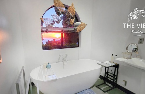 Western Malibu House | Breathtaking Ocean Views. Enjoy sunsets at a private retreat. Large Pool and Spa