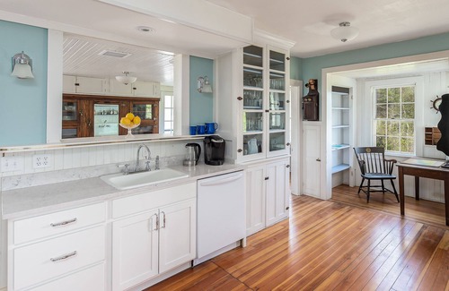 Harpswell Cottage | Breathtaking Oceanfront Views with Deep-Water Dock and Mooring