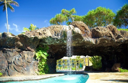 Hanamaulu Condo | Breathtaking Oceanfront Resort, 4 pools, 2 Jacuzzis and Restaurants on Site