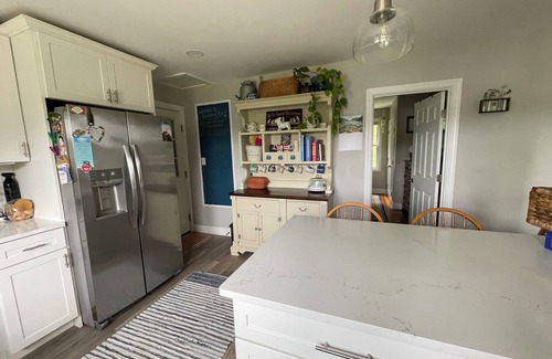 Wareham House | Breathtaking riverfront pet-friendly hideaway near beaches & downtown