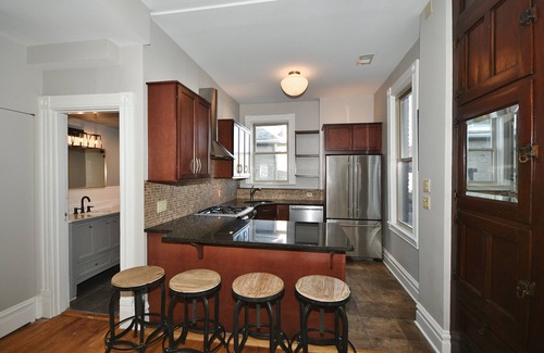 South Side Flats House | Breathtaking Spacious PGH Skyline Loft On Carson Street
