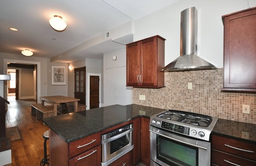 South Side Flats House | Breathtaking Spacious PGH Skyline Loft On Carson Street