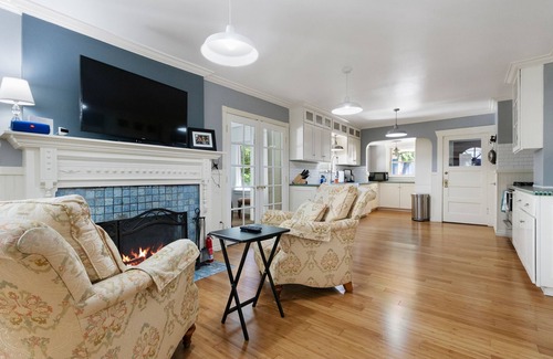 Lakewood House | Breathtaking Sunsets @ 4BR Sunny Days Lakehouse