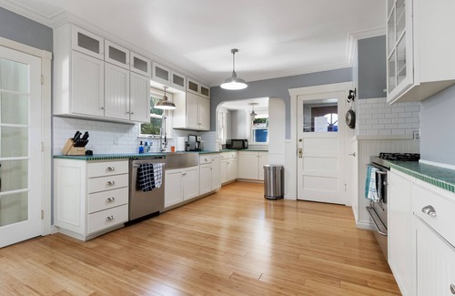 Lakewood House | Breathtaking Sunsets @ 4BR Sunny Days Lakehouse