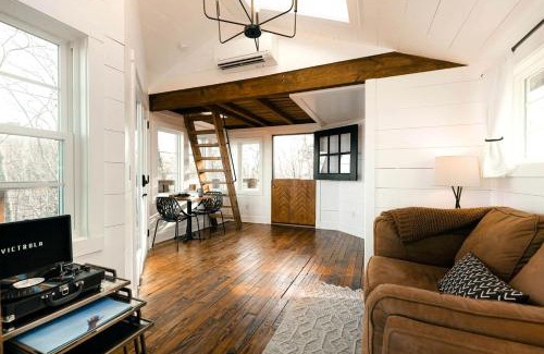 Rising Fawn House | Breathtaking Tree House with Jacuzzi and Lofted Interior in Georgia