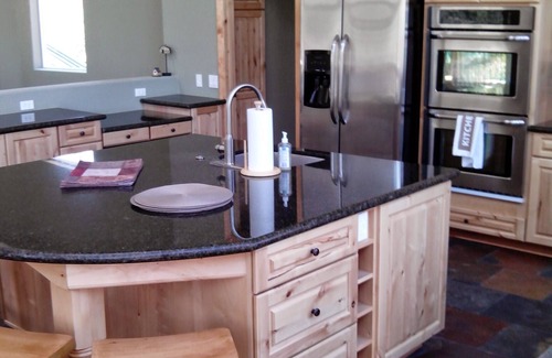 Pine Mountain Club Cabin | Breathtaking Open Plan with Game Room, Library, and Towering Views