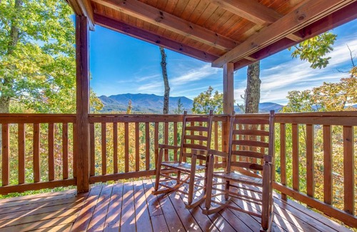 Black Bear Falls House | Breathtaking View Cabin with Game Room and Hot Tub!