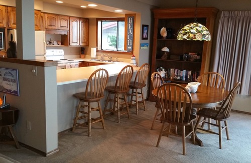 Brookings Condo | BREATHTAKING VIEW! Hear the waves. Private Beach Access, Free Day!