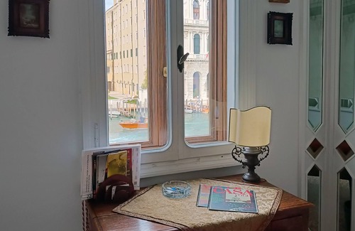 Dorsoduro Apartment | Breathtaking view on the Grand Canal and Guggenheim's garden