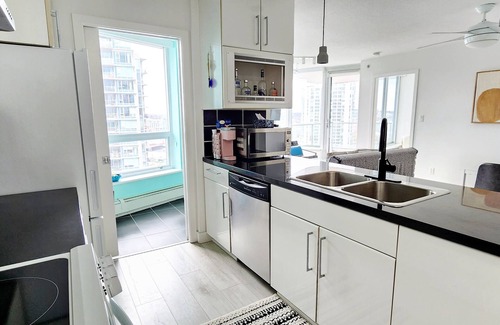 Crosstown Condo | Breathtaking view with swimming pool-BlueMoon Stay