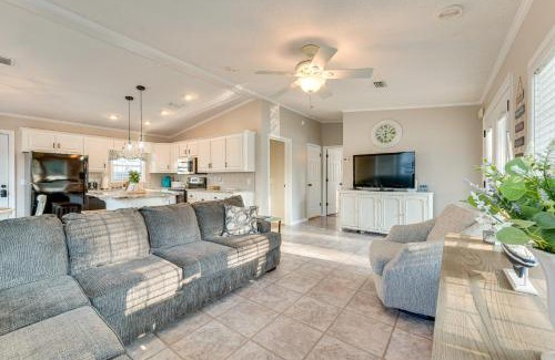 New London House | Breathtaking Views and Deck Badin Lake House!