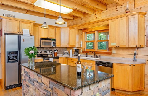 Old Fort Cabin | Breathtaking Views of 7 Mountain Ranges - Close to Asheville