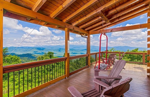 Old Fort Cabin | Breathtaking Views of 7 Mountain Ranges - Close to Asheville