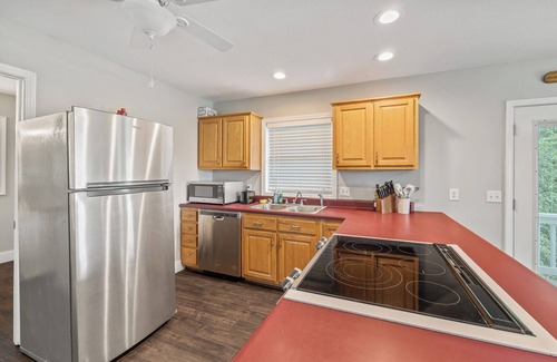 Byrdstown House | Breathtaking Views of Dale Hollow Lake