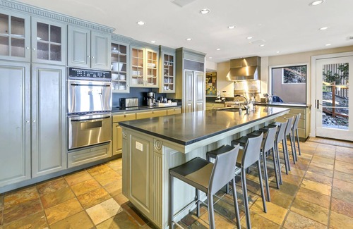 Manson House | Breathtaking Views Private Dock Sleeps 6