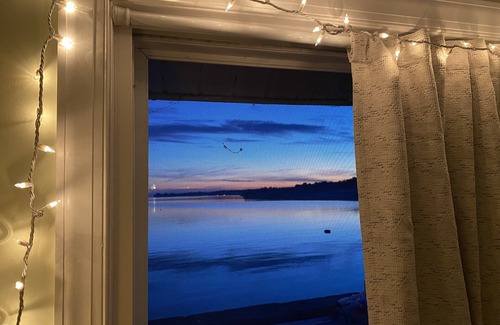 Henderson Cottage | Breathtaking views- Updated 3-Bedroom Cottage Lake Ontario sunrise to sunset