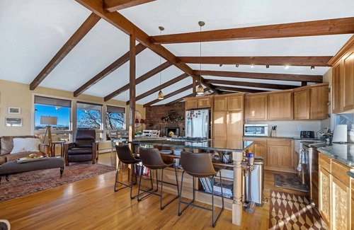 Castle Rock House | Breathtaking Views in Castle Pines North