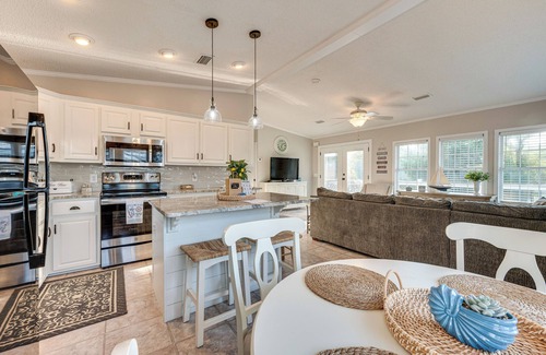 New London House | Breathtaking Views & Deck: Badin Lake House!