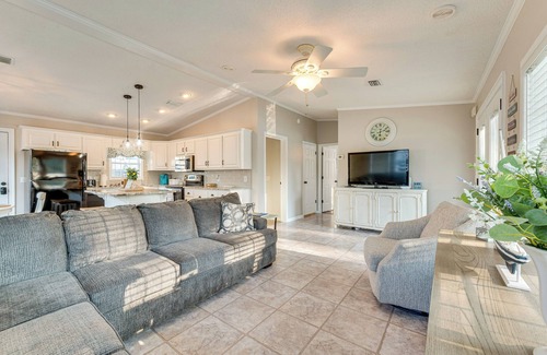 New London House | Breathtaking Views & Deck: Badin Lake House!