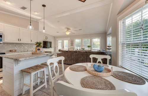 New London House | Breathtaking Views & Deck: Badin Lake House!