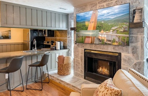 Caton Condo | Breathtaking Views at Dollys Castle unit 7