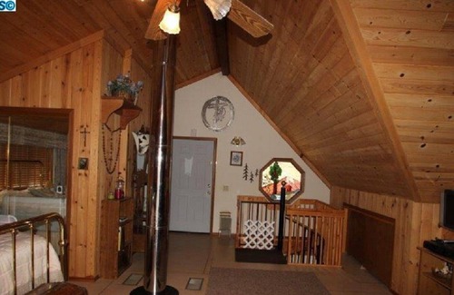 Springville Cabin | Breathtaking views of Slate Mountain and the Sequoia National Forest.