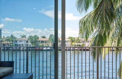 Hollywood South Central Beach Condo | Breathtaking water view condo