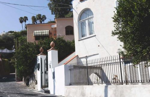 Lacco Ameno Apartment | Brecchembè - Holiday Home in the center of Lacco Ameno