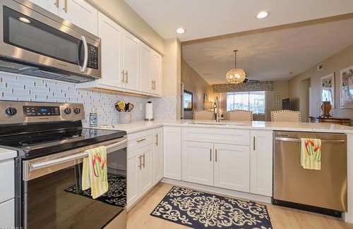 Tropical Cove Condo | Breeze On In to our 1st floor condo in Lexington Country Club, Ft Myers.
