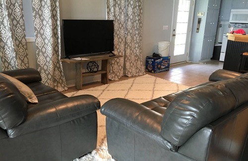 Groveoak House | Breezeway Bay Waterfront Cabin with New Boathouse/Plenty of parking
