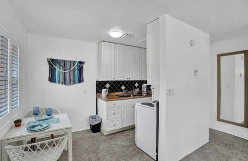 Lauderdale-by-the-Sea Apartment | Breezy 1 Bed 1 Bath Apt Minutes to the Sea, Pool