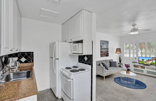 Lauderdale-by-the-Sea Apartment | Breezy 1 Bed 1 Bath Apt Minutes to the Sea, Pool