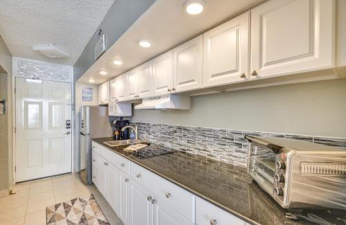 Daytona Beach Shores Apartment | Breezy Daytona Beach Studio with Balcony and Views!