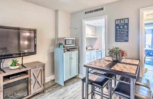 Myrtle Beach Apartment | Breezy Myrtle Beach Condo with Balcony and Views!