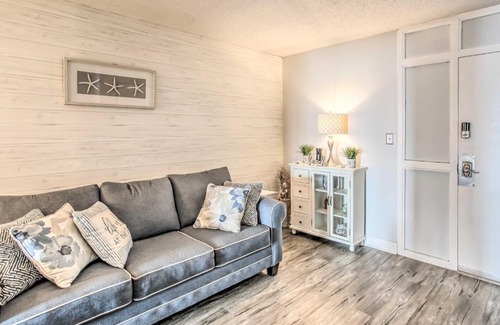 Myrtle Beach Apartment | Breezy Myrtle Beach Condo with Balcony and Views!