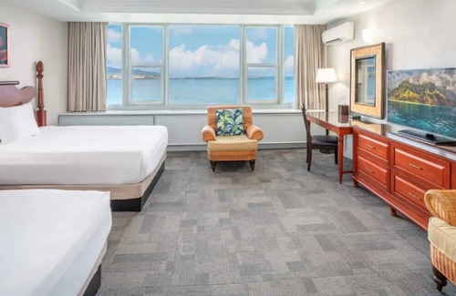 Kahului Hotel | Breezy Retreat: Couple's Oceanfront Escape with Pool Access | Near Ho'aloha Park