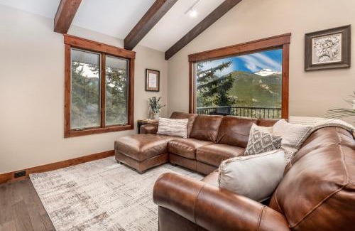 Windcliff Estates House | Breiding Upper Condominium 2 Bedroom condo