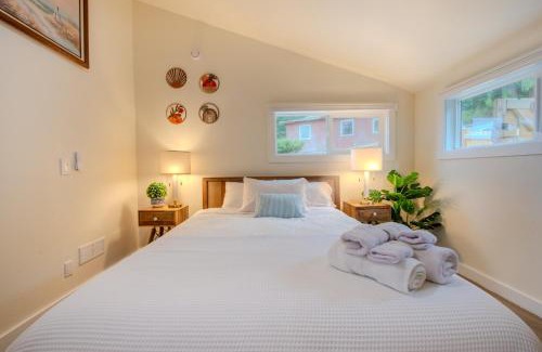 Rollingbay House | Bremerton Waterfront Cottage