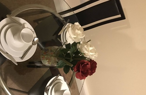 Warley Apartment | Brentwood Town Apartment. A Fully Furnished 2 Bedroom Apartment in Brentwood