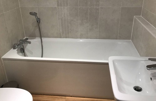 Warley Apartment | Brentwood Town Apartment. A Fully Furnished 2 Bedroom Apartment in Brentwood