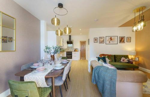 Staple Hill Apartment | Bressingham - 2 Bedroom Luxury Apartment by Mint Stays
