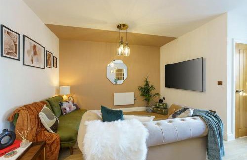Staple Hill Apartment | Bressingham - 2 Bedroom Luxury Apartment by Mint Stays