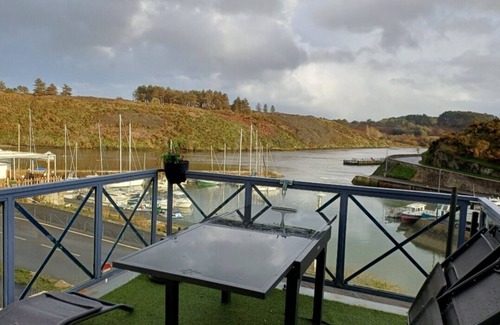 Sauzon Apartment | Bretagne. Belle ile en Mer Appartement vue sur la ria de Sauzon