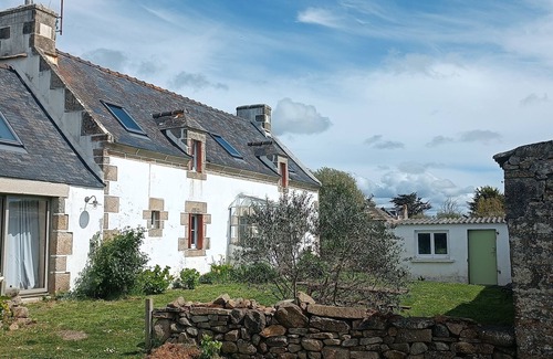 Poulgoazec House | Breton coastal "penty" house - walking distance to the beach