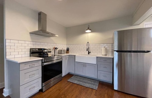 Brevard House | Brevard Bike and Hike Retreat (Walk to Downtown!)