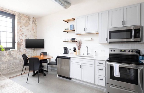 Westown Apartment | Brewery District 2-Story 2BR Apt Near Fiserv with Rooftop, Gym, and Parking