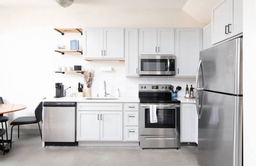 Westown Apartment | Brewery District 2-Story 2BR Apt Near Fiserv with Rooftop, Gym, and Parking